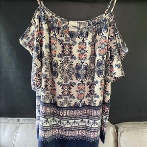 Super Cute lightweight off the shoulder tank/blouse.